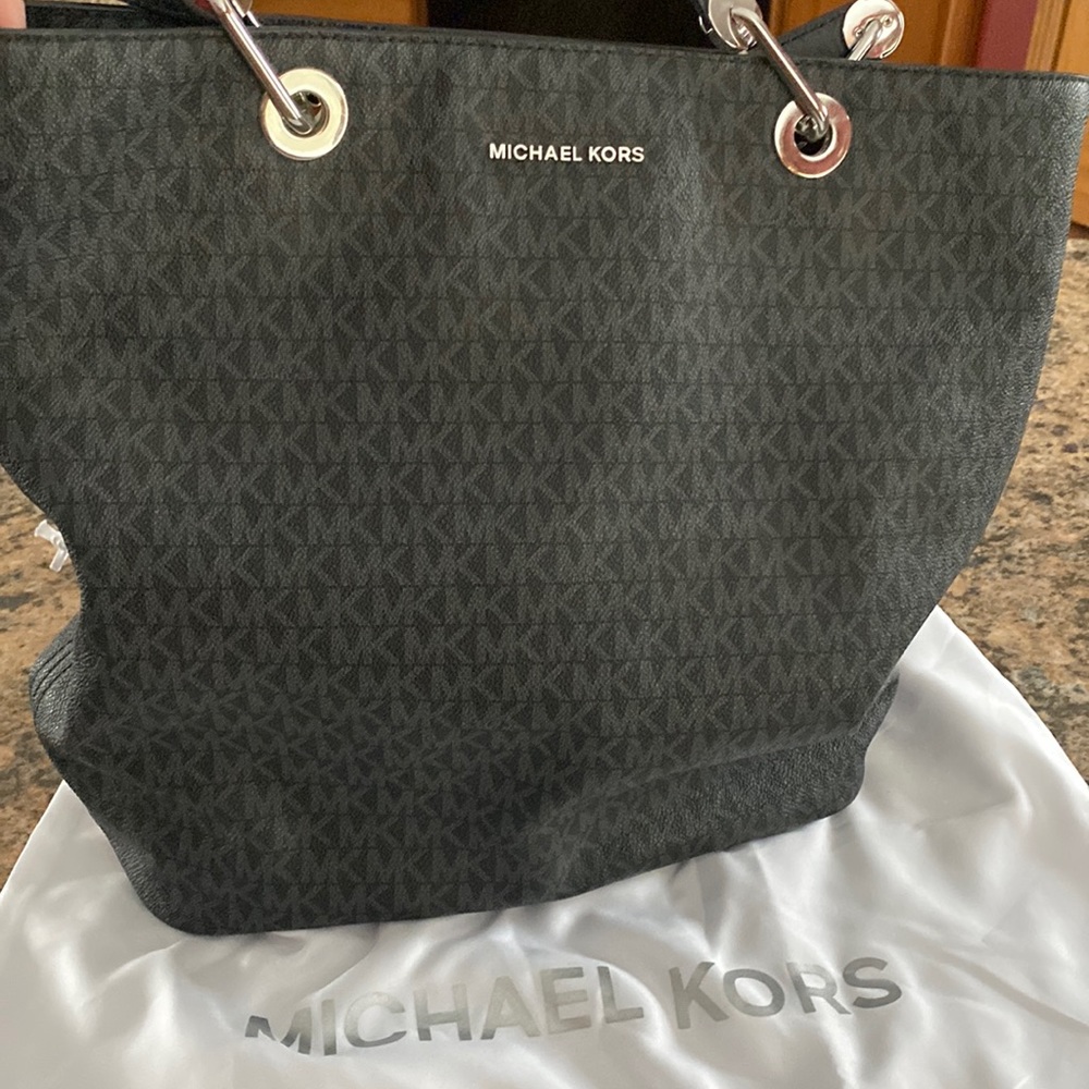 Michael Kors Raven Tote. Tech friendly bag with padded interior pocket.